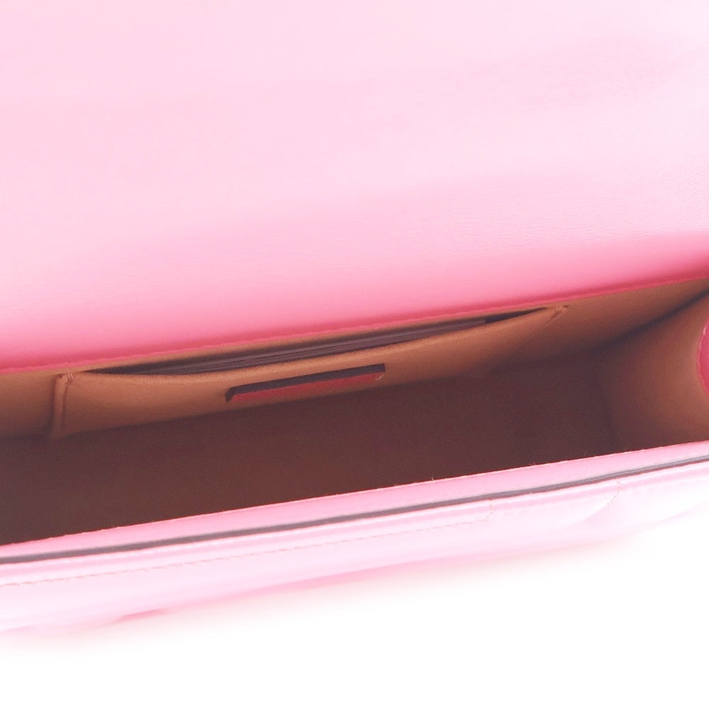 JIMMY CHOO(ジミーチュウ) AVENUE QUAD アヴェニュー クアッド キルティング レザー チェーンショルダーバッグ ゴールド金具 ピンク レディース J000153598001