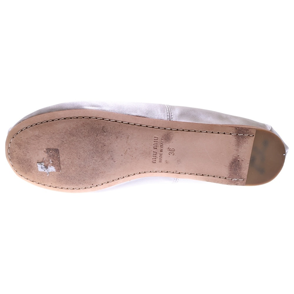 miumiu(ミュウミュウ) ラインストーン ビジュー装飾 リボン サテン フラット バレエ シューズ グレー/シルバー レディース