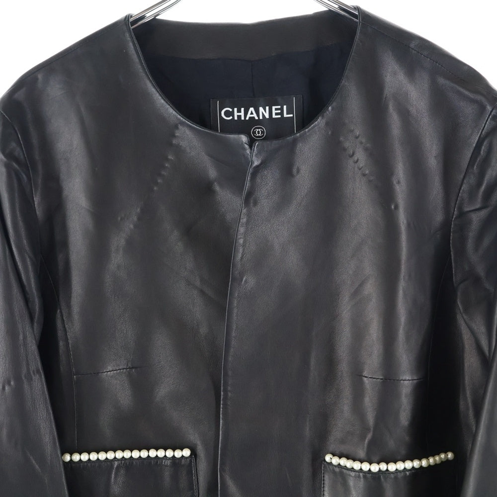 CHANEL(シャネル) ココマーク ラムスキン レザー パール装飾 ノーカラー ジャケット ブラック レディース P36378C00095