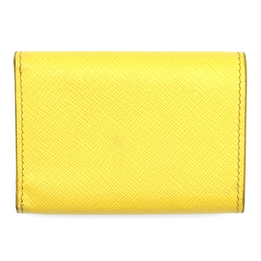 PRADA(プラダ) トライアングルロゴプレート サフィアーノレザー コンパクトウォレット 三つ折り財布 ゴールド金具 イエロー 1MH021