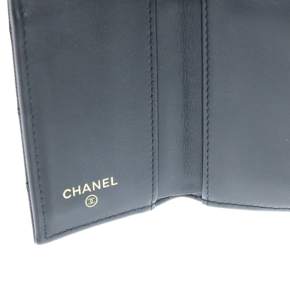 CHANEL(シャネル) マトラッセ ココマーク キャビアスキン レザー スモールフラップ コンパクトウォレット 三つ折り財布 ゴールド金具 ブラック AP3518 レディース