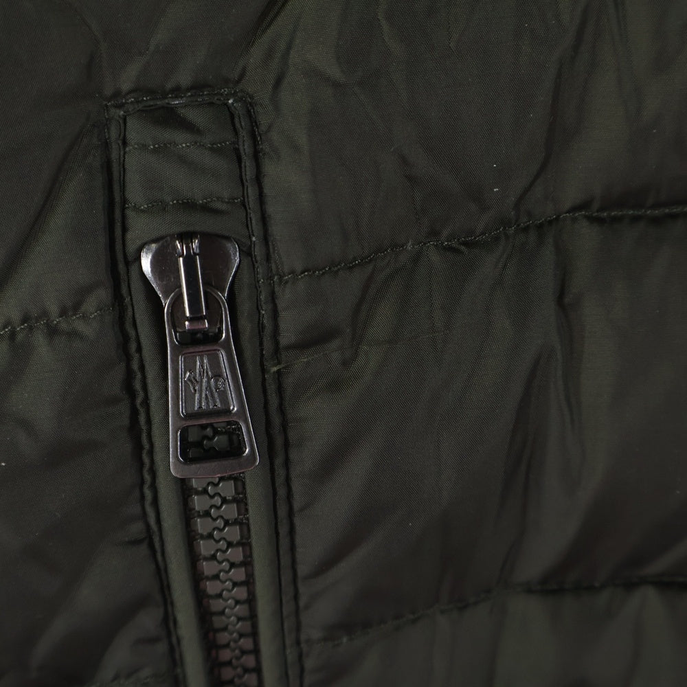 MONCLER(モンクレール) ニット切り替え ワッペンロゴ スタンドカラー ジップアップ ダウンジャケット カーキ 420919403000 94111