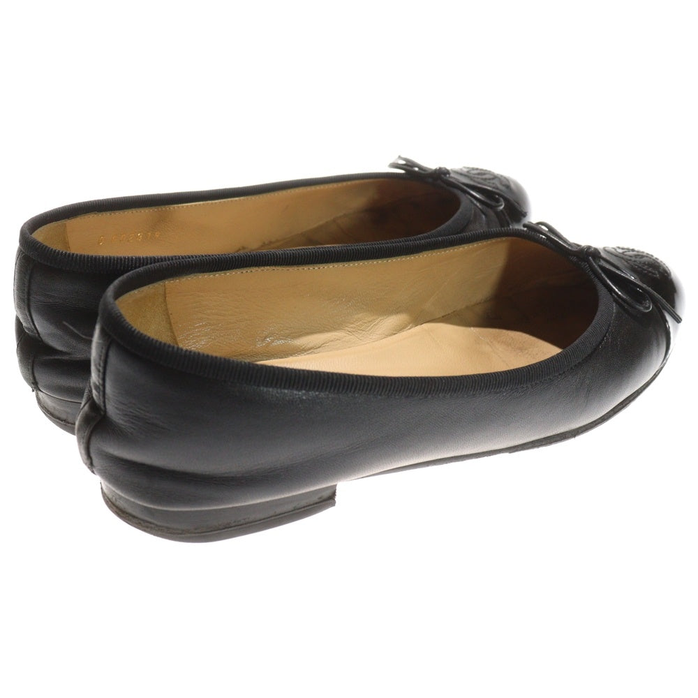 CHANEL(シャネル) ココマーク エナメルトゥ フラットパンプス ブラック レディース