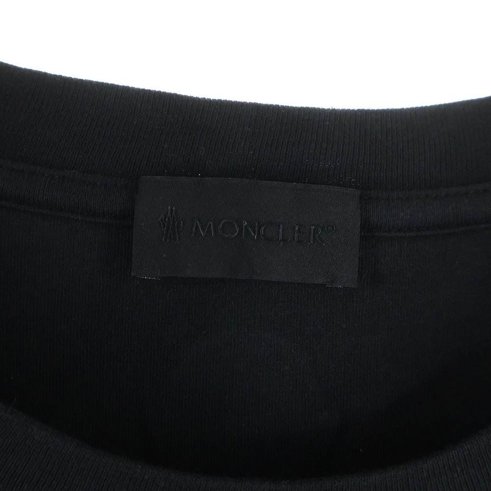 MONCLER(モンクレール) 22SS Mロゴバックプリント ワンポイント刺繍 クルーネック 半袖Tシャツ カットソー ブラック H10918C00026 829H8