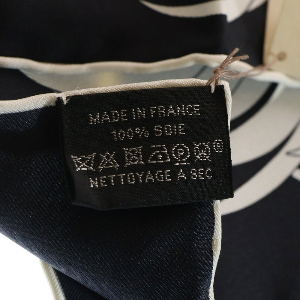 HERMES(エルメス) カレ90 刺繍が織りなす伝説 シルクスカーフ ブラック×ホワイト レディース