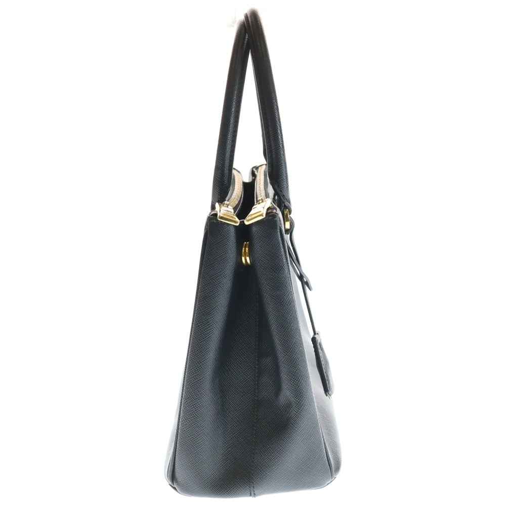 PRADA(プラダ) ガレリア サフィアーノレザー トライアングルロゴ 2WAY ハンドショルダーバッグ ゴールド金具 ブラック 1BA274 レディース