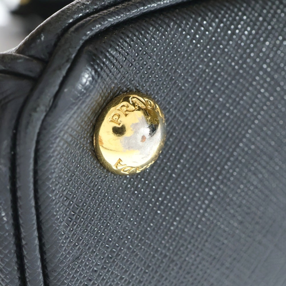 PRADA(プラダ) ガレリア サフィアーノレザー トライアングルロゴ 2WAY ハンドショルダーバッグ ゴールド金具 ブラック 1BA274 レディース