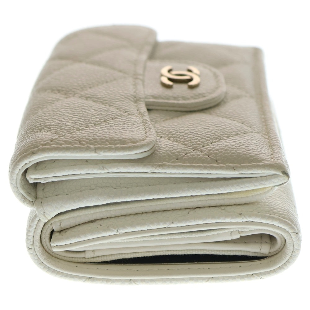 CHANEL(シャネル) マトラッセ 三つ折りコンパクトウォレット キャビアスキン ゴールド金具 ホワイト AP0230B レディース