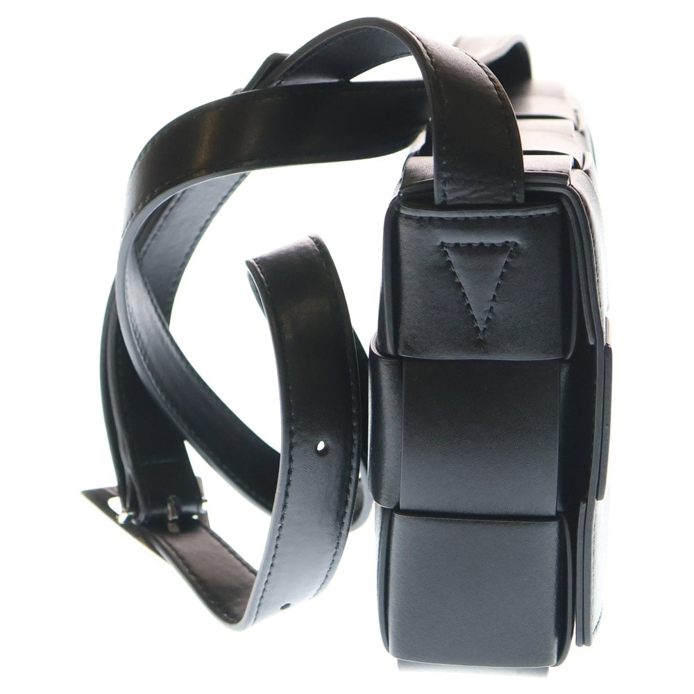 BOTTEGA VENETA(ボッテガヴェネタ) カセット スモール ショルダーバッグ ブラック レザー シルバー金具