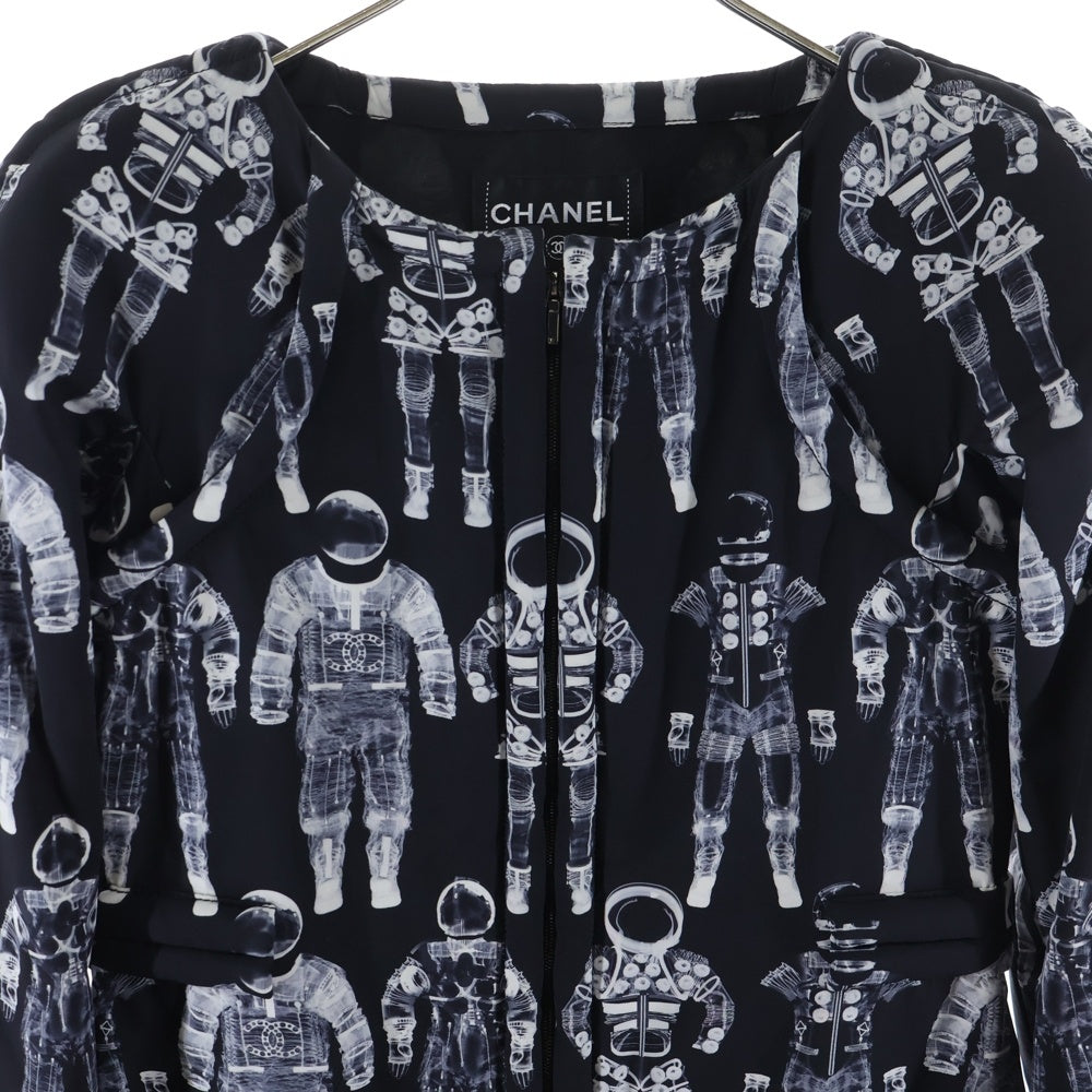 CHANEL(シャネル) Astronaut アストロノート 宇宙飛行士柄プリント ココマーク シルク ジップアップ コート ドレス ブラック レディース P57571V43581