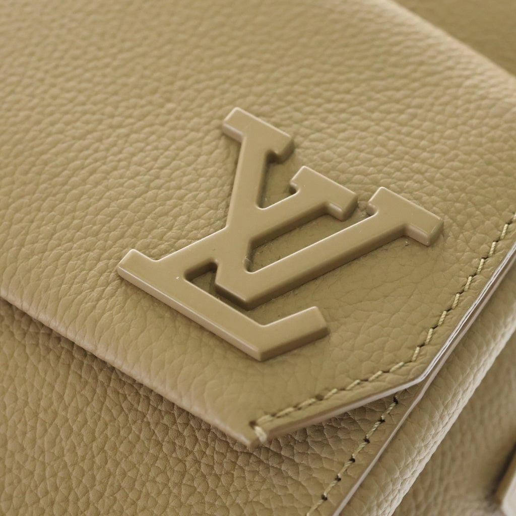 LOUIS VUITTON(ルイヴィトン) LVアエログラム パイロット スリングバッグ ボディバッグ ウエストバッグ ショルダーバッグ ベージュ レザー M23765 シルバー金具 レディース