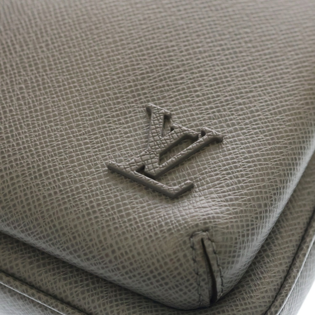 LOUIS VUITTON(ルイヴィトン) タイガ アヴェニュー スリングバッグ グリ ウエストバッグ ボディバッグ ショルダーバッグ グレー レザー M30801 シルバー金具