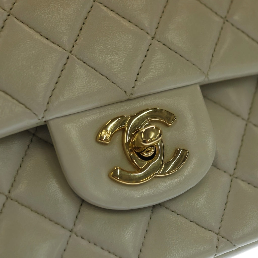 CHANEL(シャネル) マトラッセ25 ダブルフラップ ダブルチェーン ラムスキン ゴールド金具 ヴィンテージ ショルダーバッグ ホワイト レディース