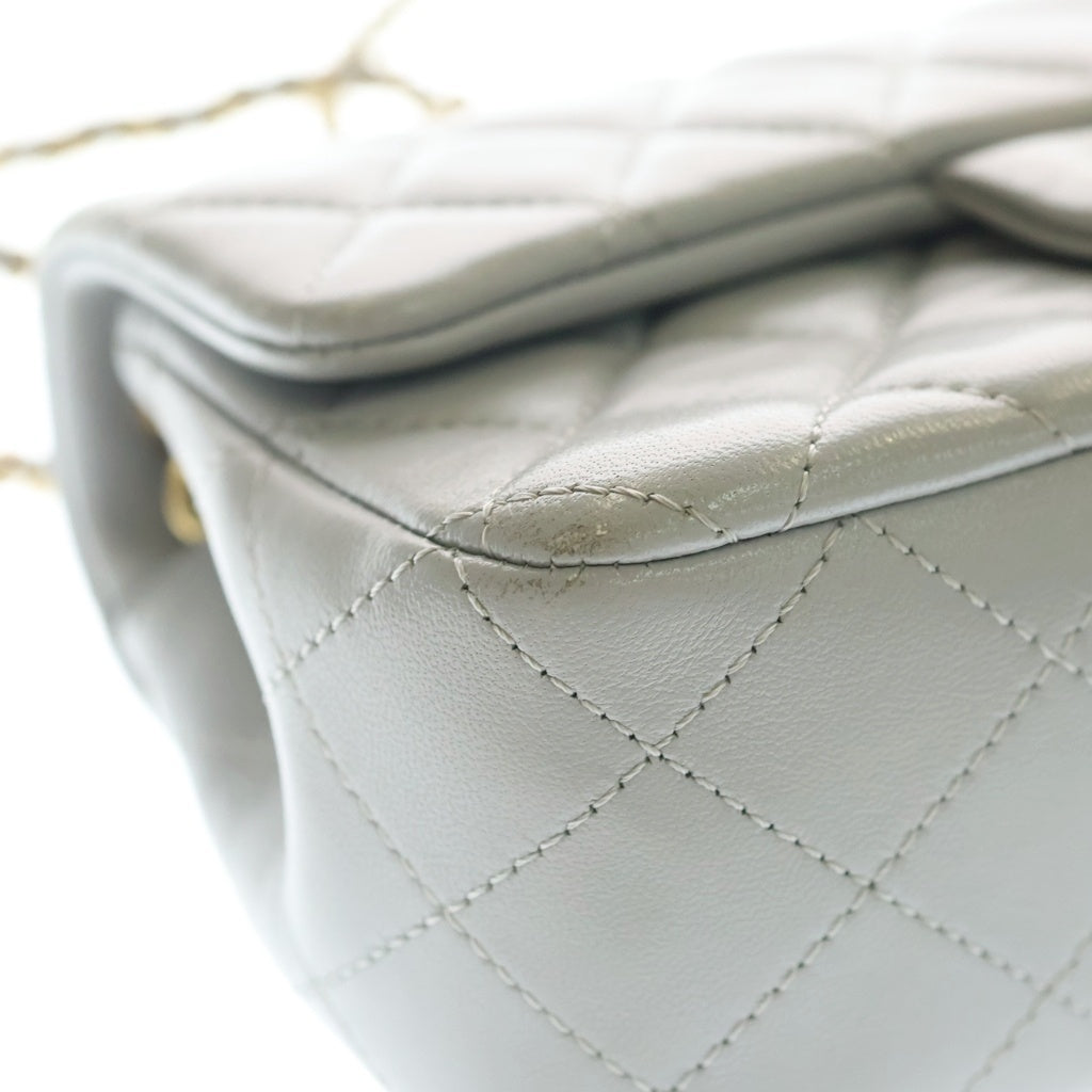 CHANEL(シャネル) ミニ マトラッセ20 ココボール Sフラップ ラムスキン レザー Sチェーンショルダーバッグ グレー ゴールド金具 プレート レディース