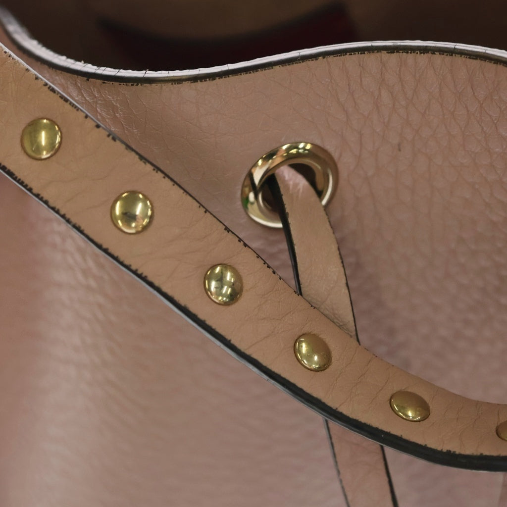 VALENTINO GARAVANI(ヴァレンチノガラヴァーニ) ロックスタッズ レザー ゴールド金具 2WAY バケットバッグ ショルダーバッグ ハンドバッグ 巾着バッグ ピンク系 レディース