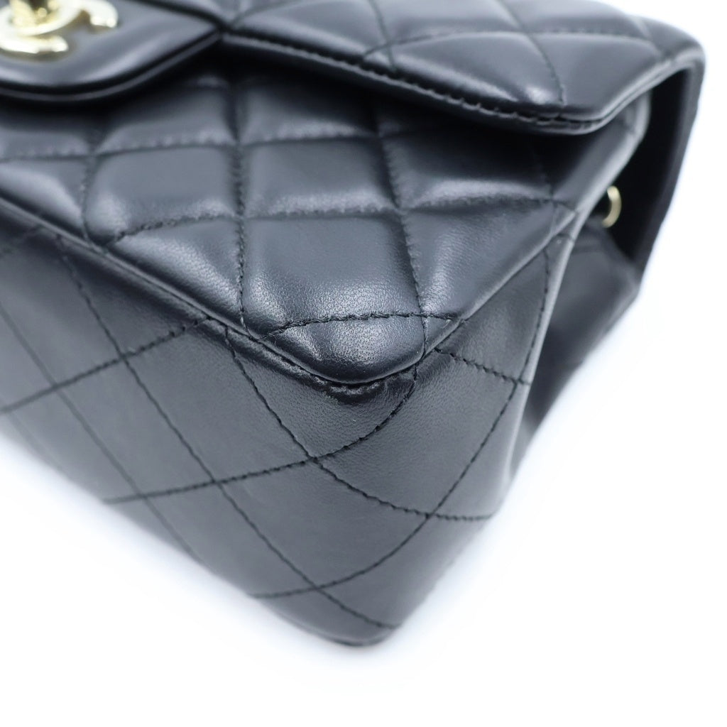 CHANEL(シャネル) ミニマトラッセ20 チェーンショルダーバッグ シングルチェーン シングルフラップ ブラック ラムスキン ゴールド金具 プレート A69900 レディース