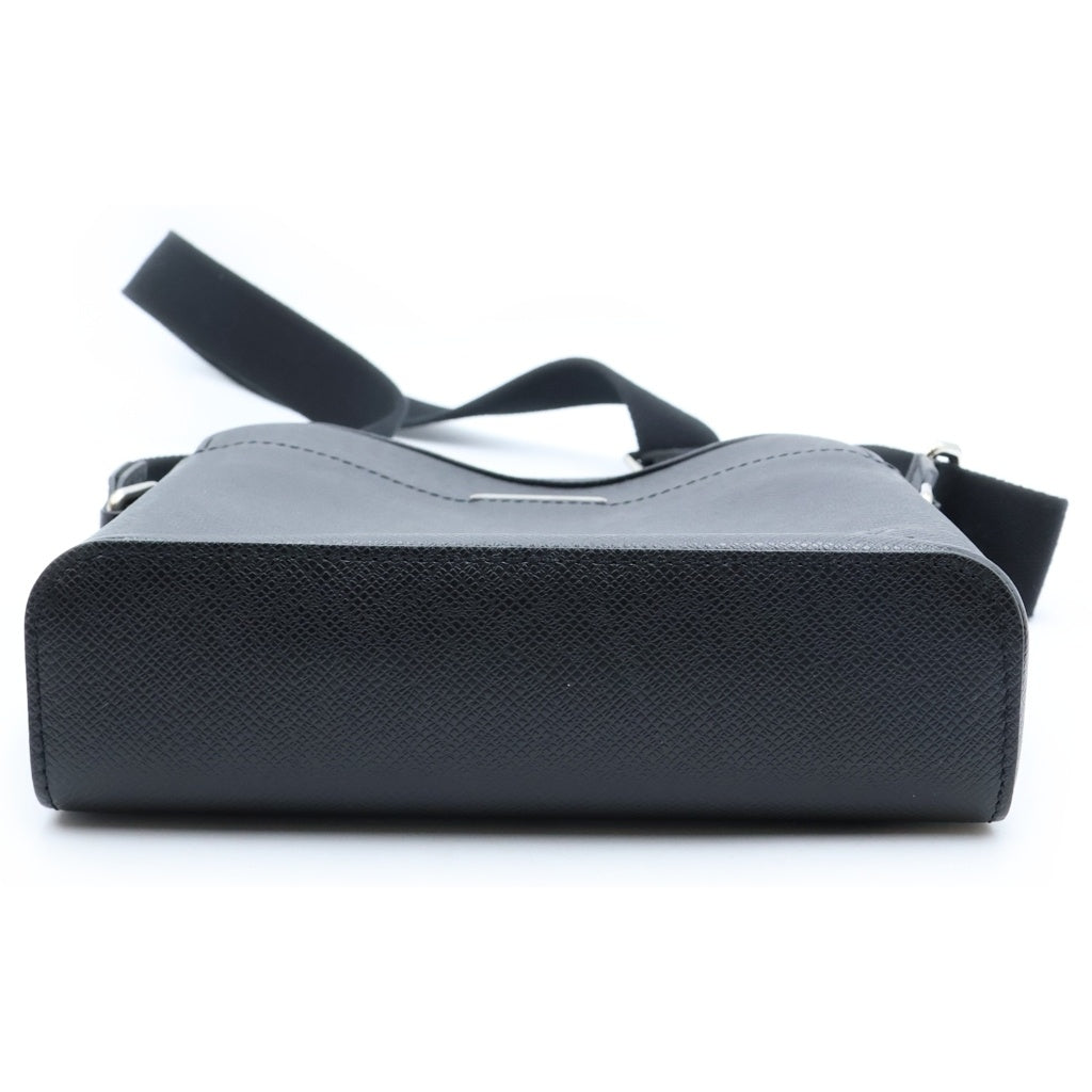 LOUIS VUITTON(ルイヴィトン) タイガ アントン メッセンジャーPM ショルダーバッグ ブラック PVCレザー M33427 RFID
