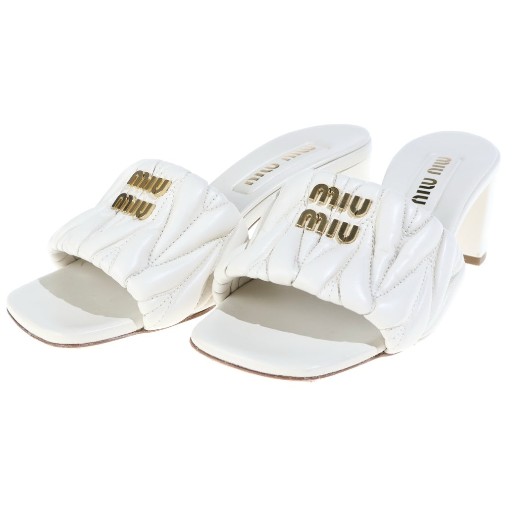 miumiu(ミュウミュウ) マテラッセ ナッパレザー スライドサンダル ホワイト レディース