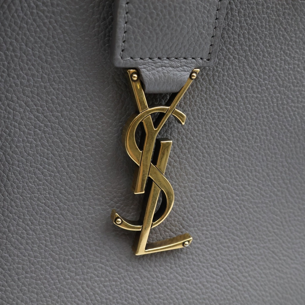 YVES SAINT LAURENT(イヴサンローラン) ダウンタウン ベイビーカバス レザー カサンドラロゴ ハンドバッグ グレージュ ゴールド金具 635346 レディース