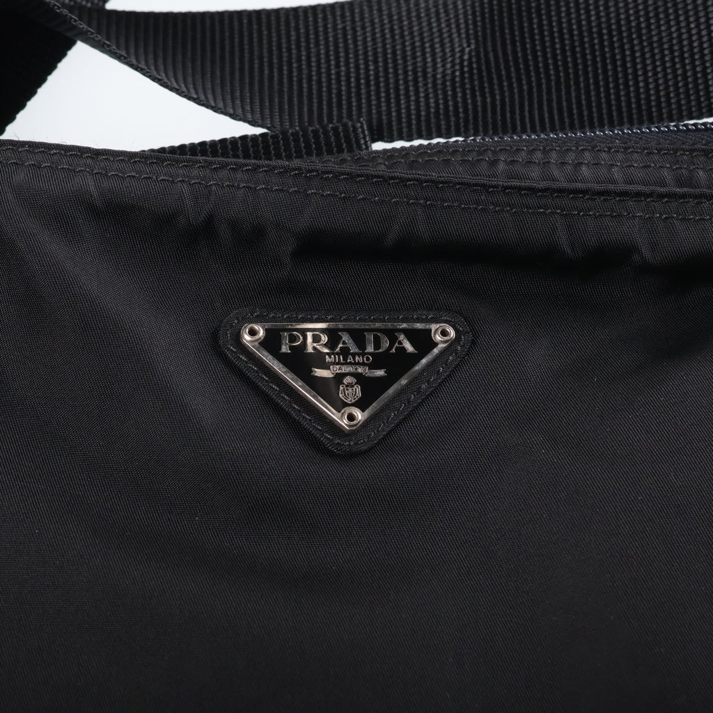 PRADA(プラダ) トライアングルロゴプレート ナイロン ショルダーバッグ サコッシュ ブラック レディース