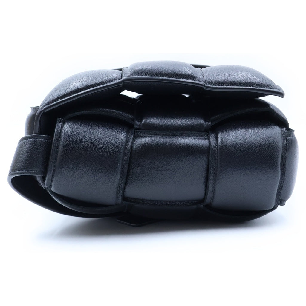 BOTTEGA VENETA(ボッテガヴェネタ) パデッドカセット ショルダーバッグ ブラック レザー レディース