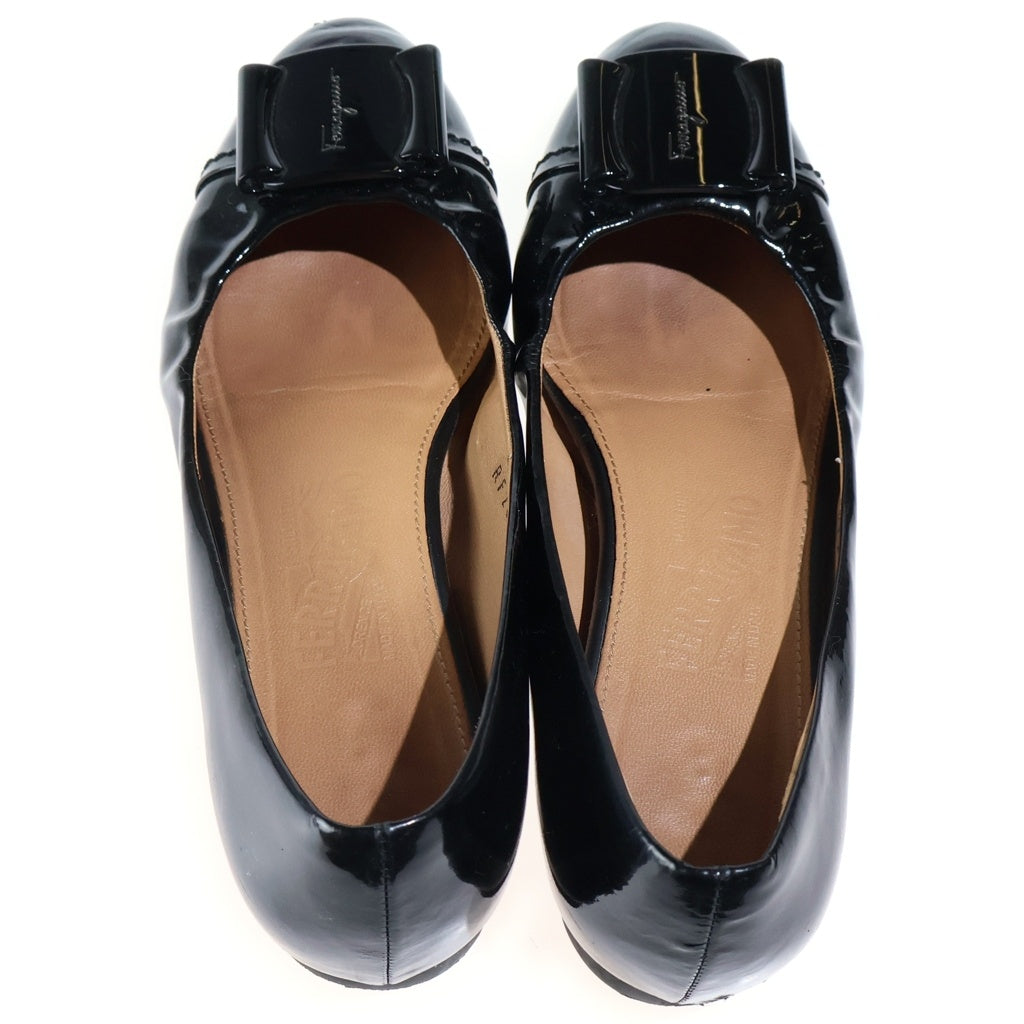 Salvatore Ferragamo(サルヴァトーレ フェラガモ) ヴァリナ パテントレザー パンプス フラットシューズ ブラック レディース