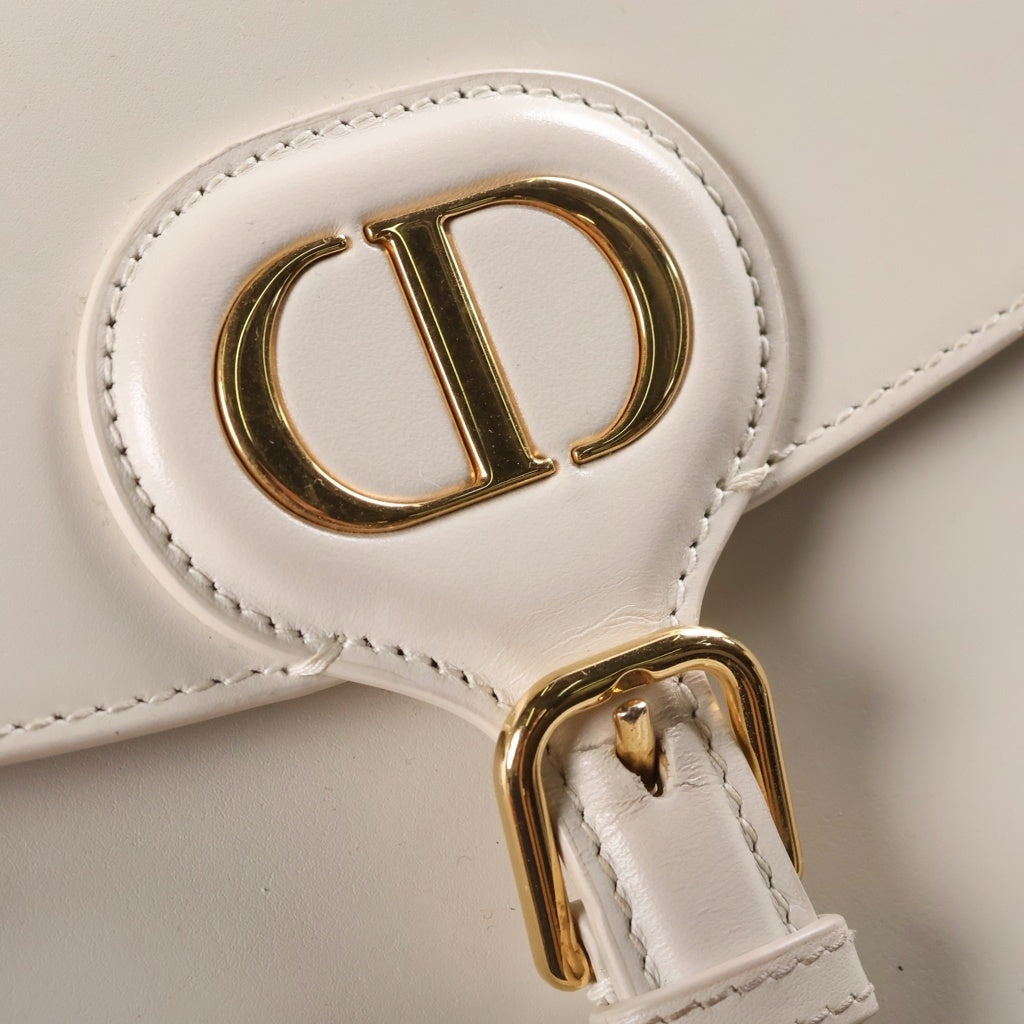 Christian Dior(クリスチャンディオール) ボビー ミディアム ショルダーバッグ ホワイト レザー ゴールド金具 レディース