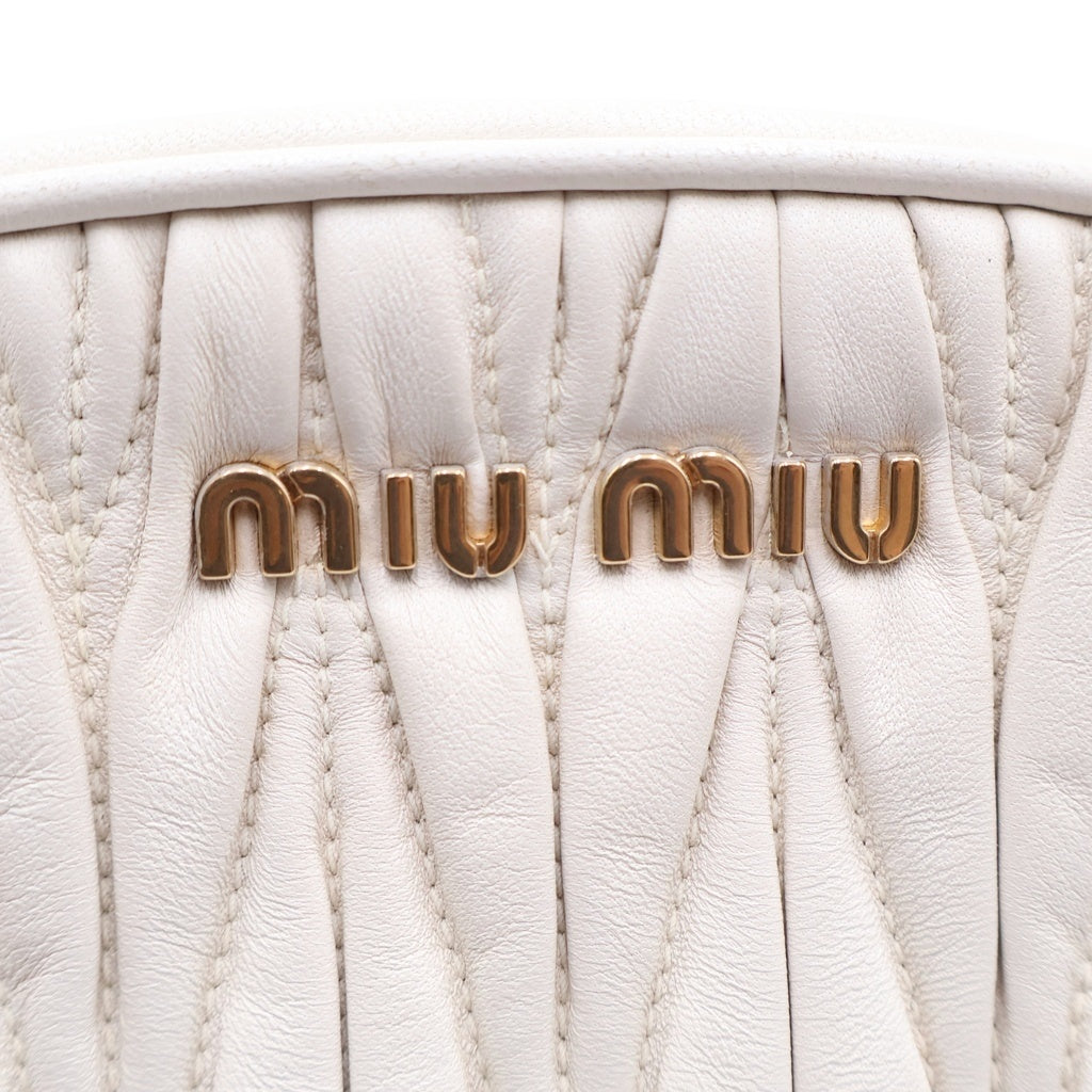 miumiu(ミュウミュウ) マテラッセ オーバルショルダーバッグ ホワイト レザー ゴールド金具