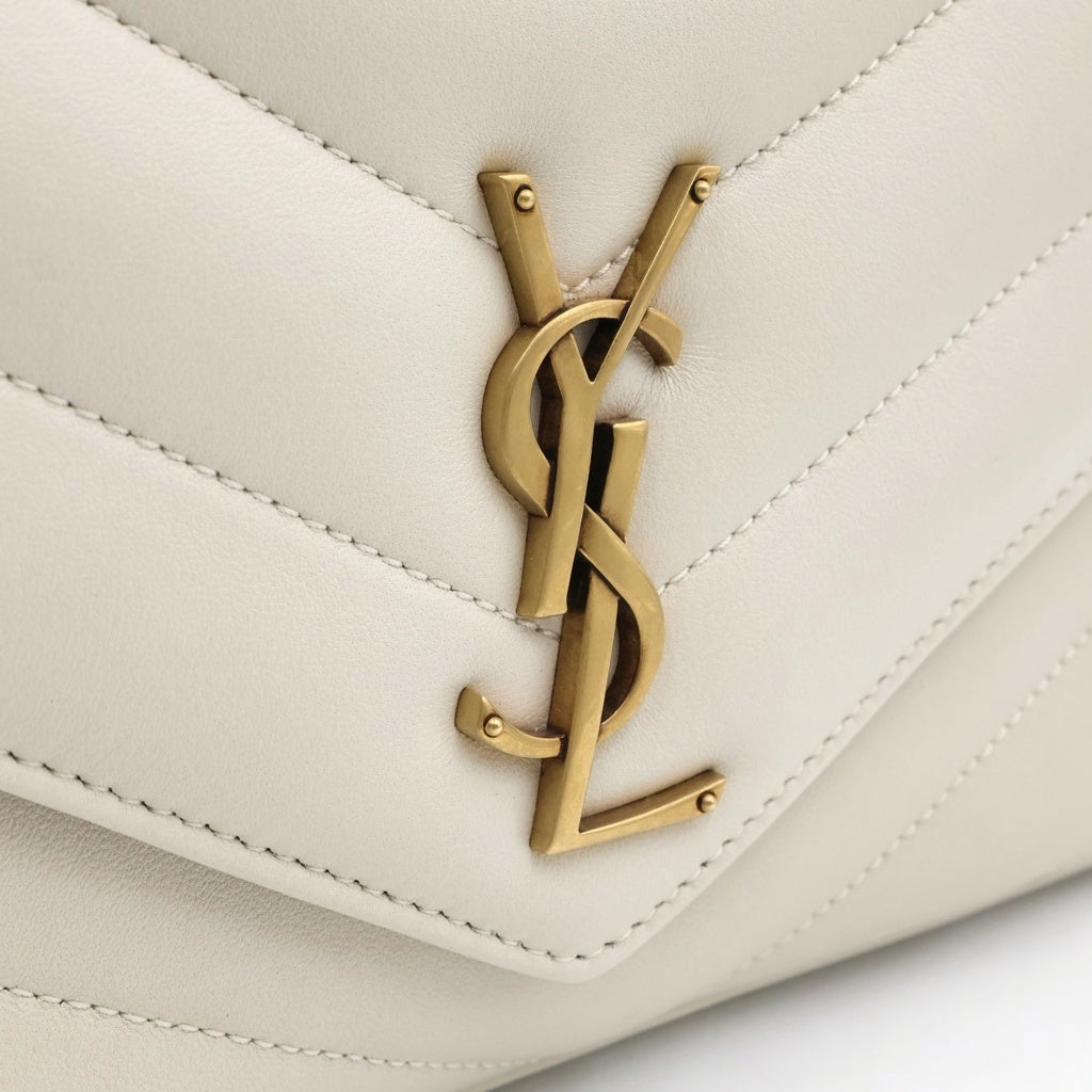 SAINT LAURENT PARIS(サンローランパリ) ルル ミディアム シェブロン チェーンショルダーバッグ ホワイト レザー ゴールド金具 レディース