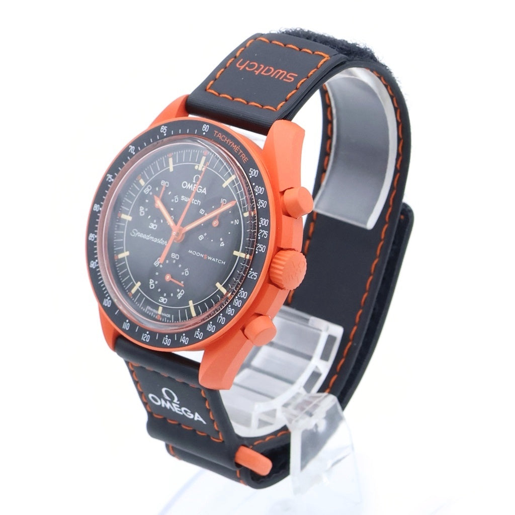 SWATCH(スウォッチ) ×オメガ MISSION ON EARTH-LAVA ミッションオンアース ラバ バイオセラミック 黒文字盤 QZ クオーツ ブラック/オレンジ SO33O100