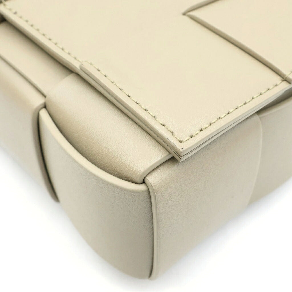 BOTTEGA VENETA(ボッテガヴェネタ) カセット ショルダーバッグ グレージュ ベージュ レザー 578004VMAY1