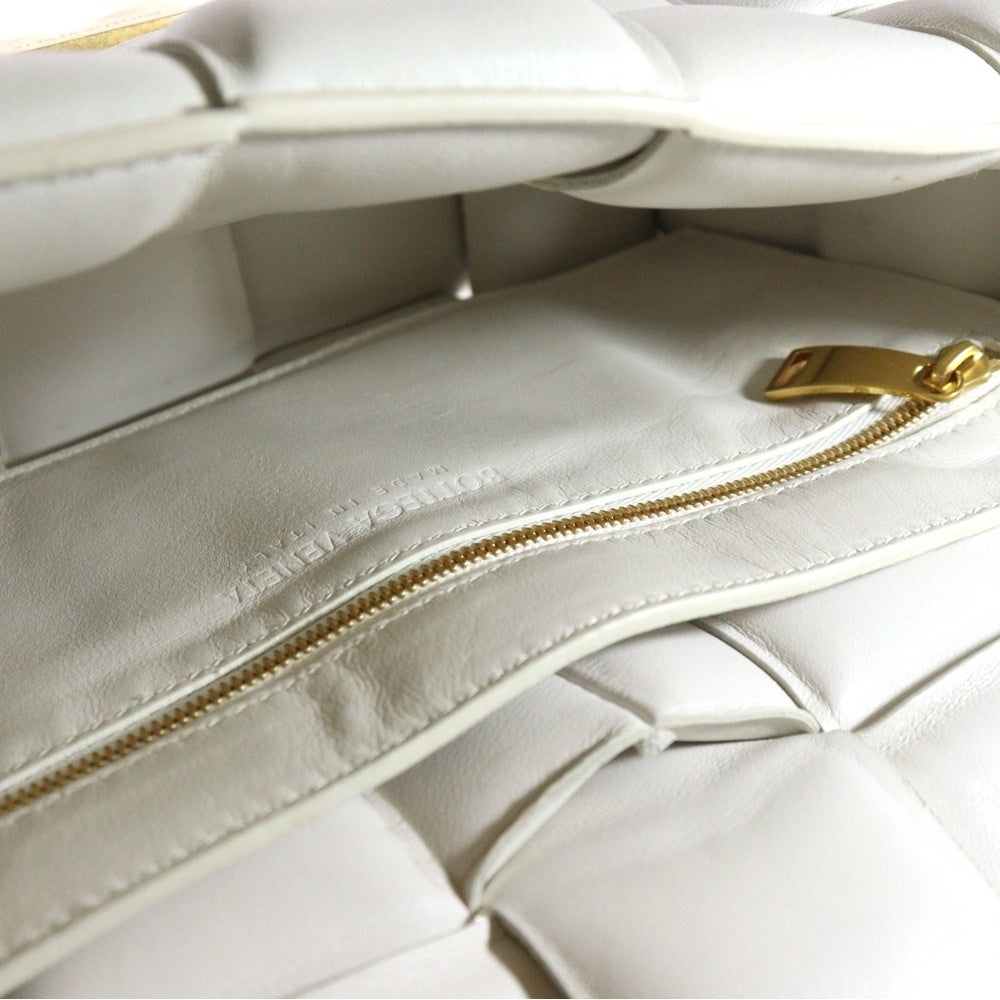 BOTTEGA VENETA(ボッテガヴェネタ) マキシイントレチャート カセットバッグ チェーンレザーショルダーバッグ ハンドバッグ ホワイト 631421 VBWZ0 9143