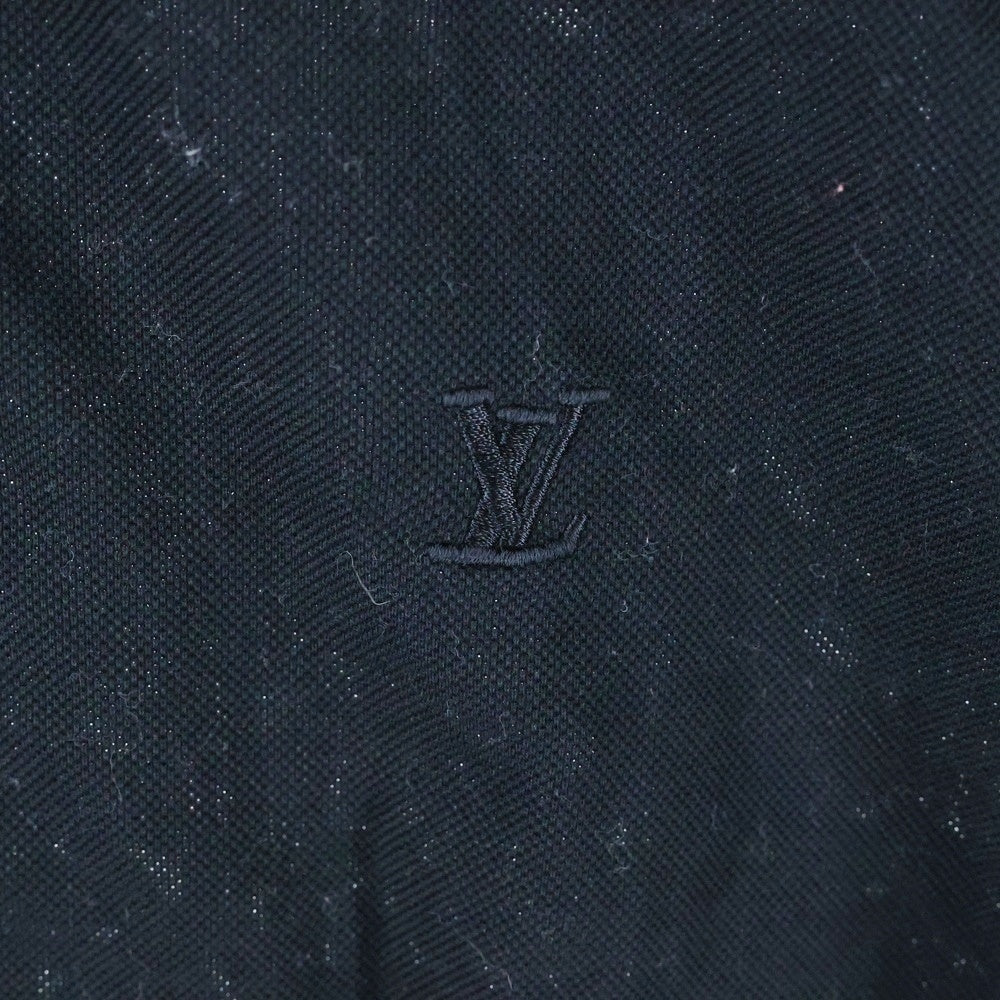 LOUIS VUITTON(ルイヴィトン) LVワンポイントロゴ刺繍 コットン 半袖ポロシャツ ブラック RM142Q H1JR32JEA