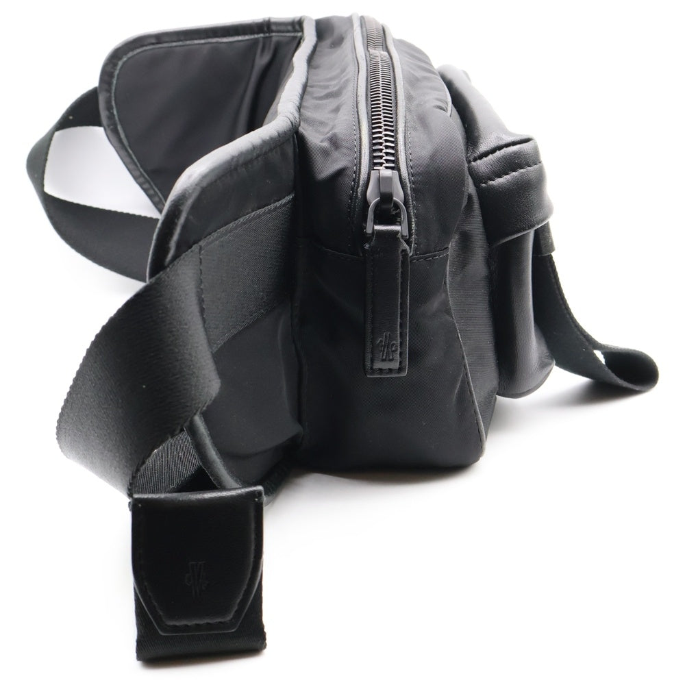 MONCLER(モンクレール) 18AW HIP BAG ヒップ ラバーロゴ ナイロン レザー ショルダー ボディ バッグ ウエストポーチ ブラック D209A0063110 53234