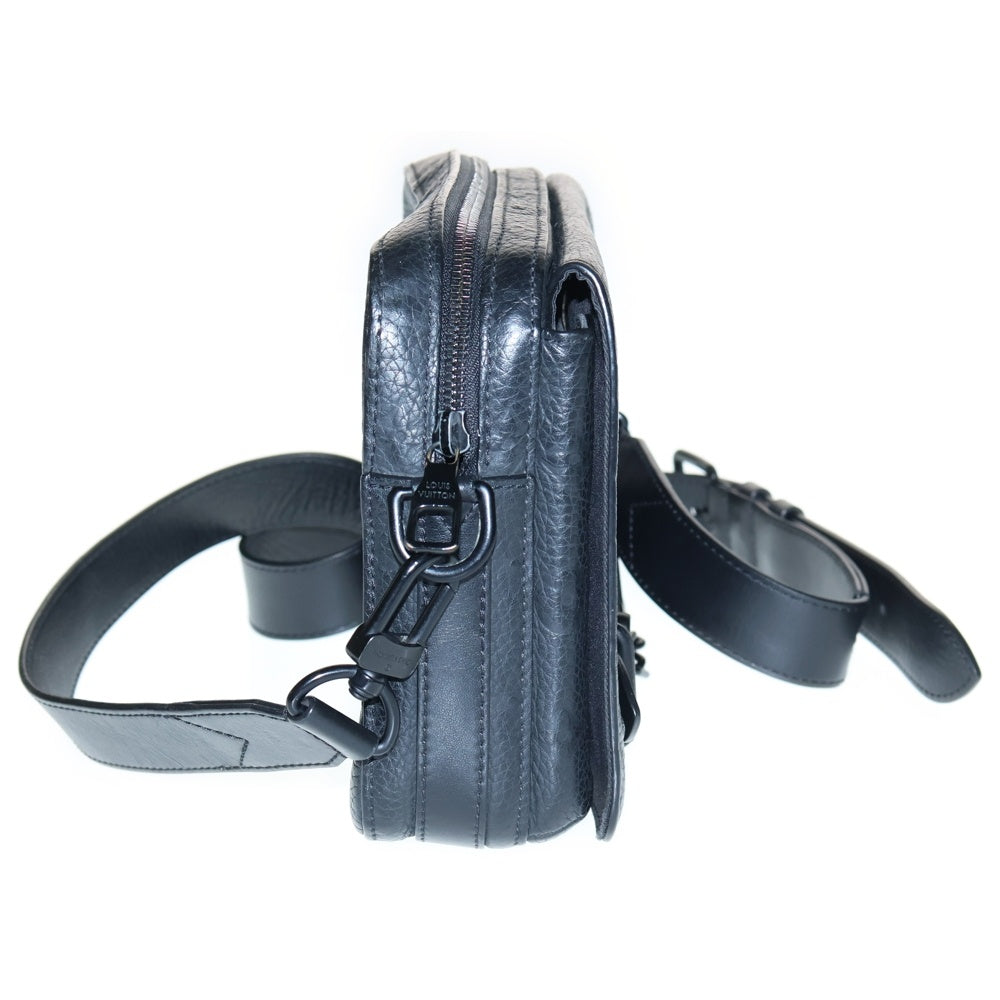 LOUIS VUITTON(ルイヴィトン) トリヨン スティーマー・メッセンジャー モノグラム ショルダーバッグ セカンドバッグ ブラック ノワール レザー ブラック金具 M57307