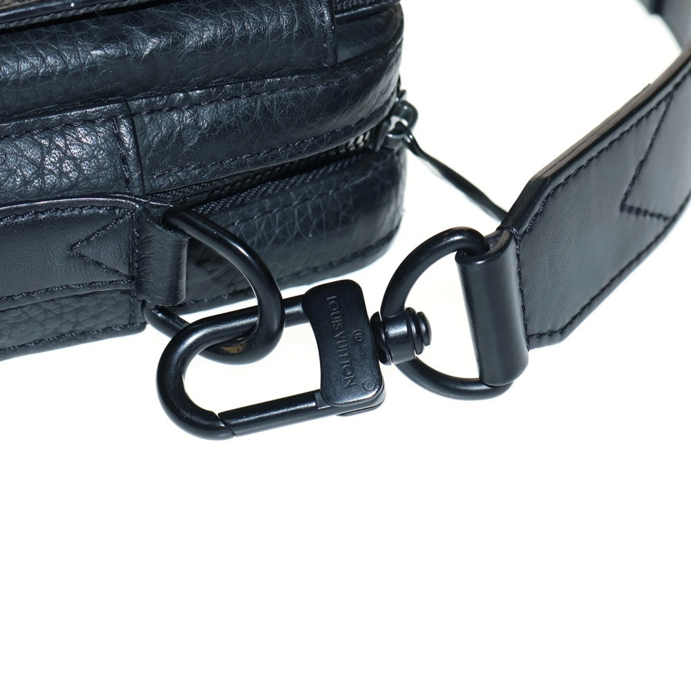 LOUIS VUITTON(ルイヴィトン) トリヨン スティーマー・メッセンジャー モノグラム ショルダーバッグ セカンドバッグ ブラック ノワール レザー ブラック金具 M57307