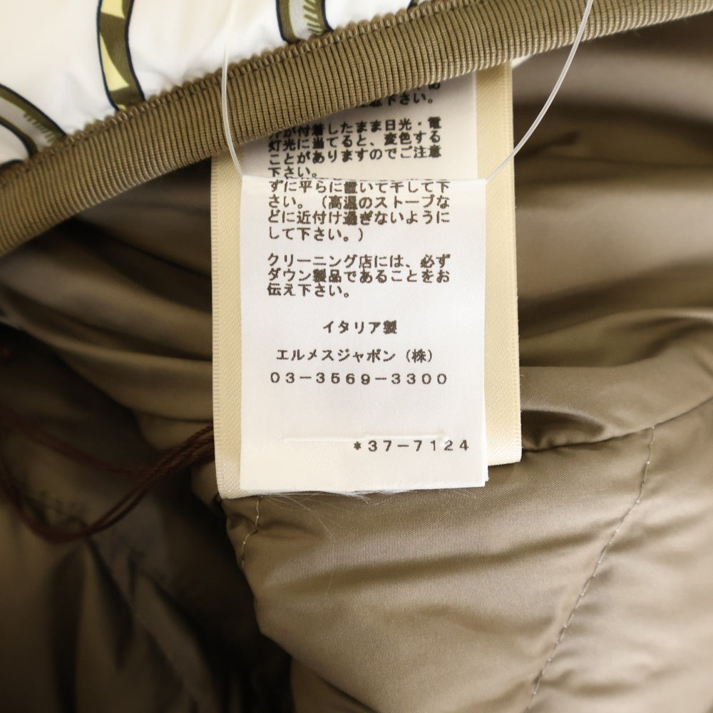 HERMES(エルメス) 23AW セリエワッペンロゴ 金具総柄プリント ジップアップ ダウンベスト ホワイト/ブラウン 3H0163D2 レディース