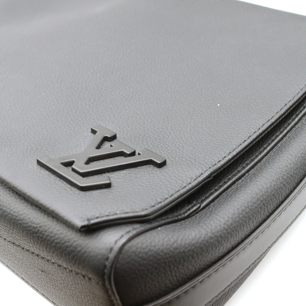 LOUIS VUITTON(ルイヴィトン) アエログラム テイクオフ・メッセンジャー バッグ ブラック レザー RFID M57080
