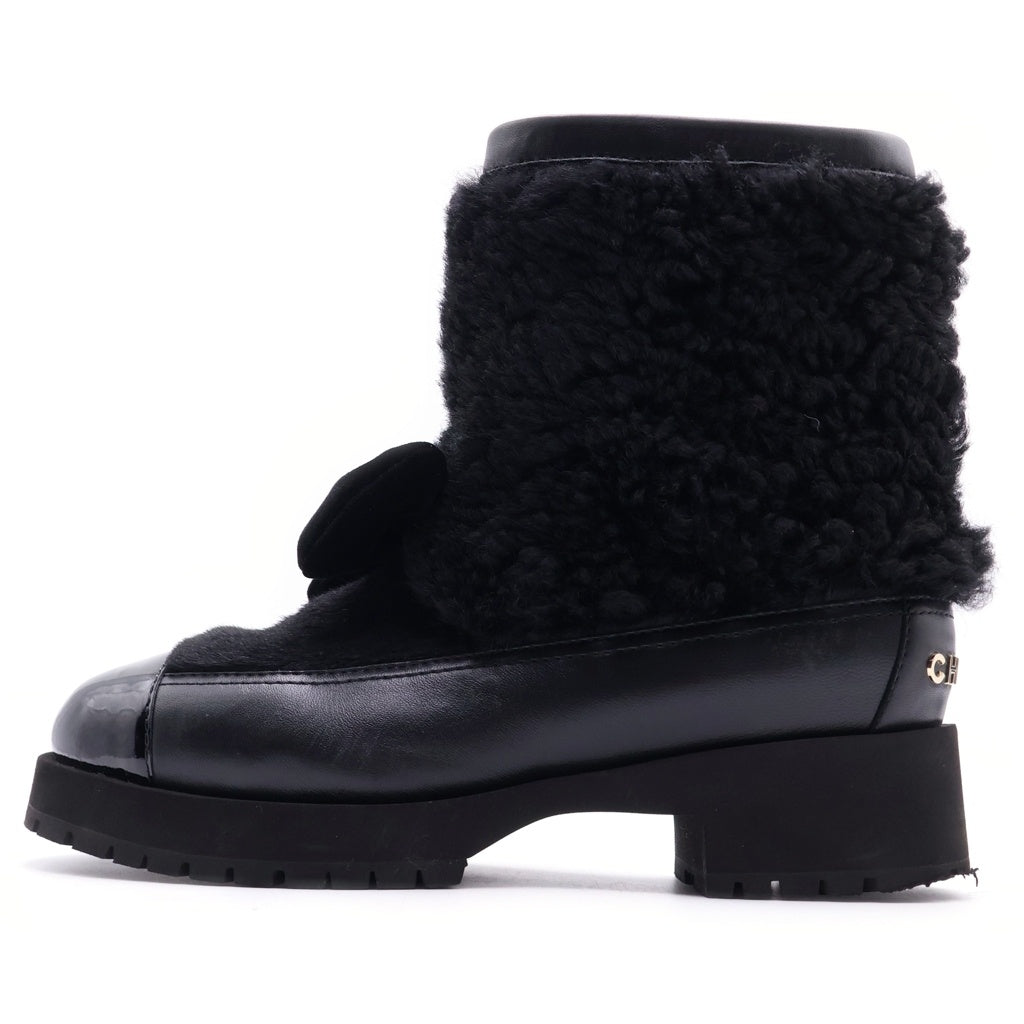 CHANEL(シャネル) 25AW ショート ブーツ シアリング ラムスキン ボア バックロゴ ブラック G46636 レディース