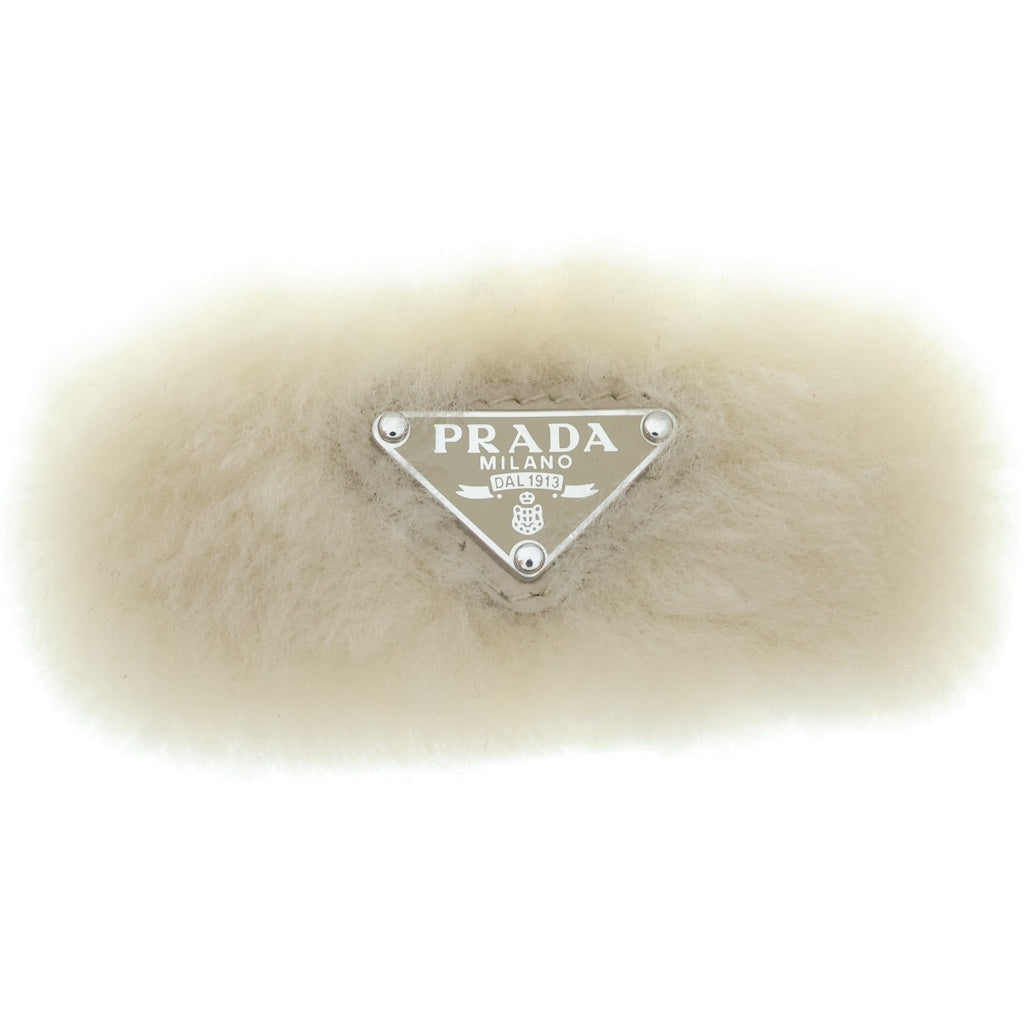 PRADA(プラダ) トライアングルロゴプレート シアリング ボア ウール ヘアバレッタ クリップ ベージュ レディース