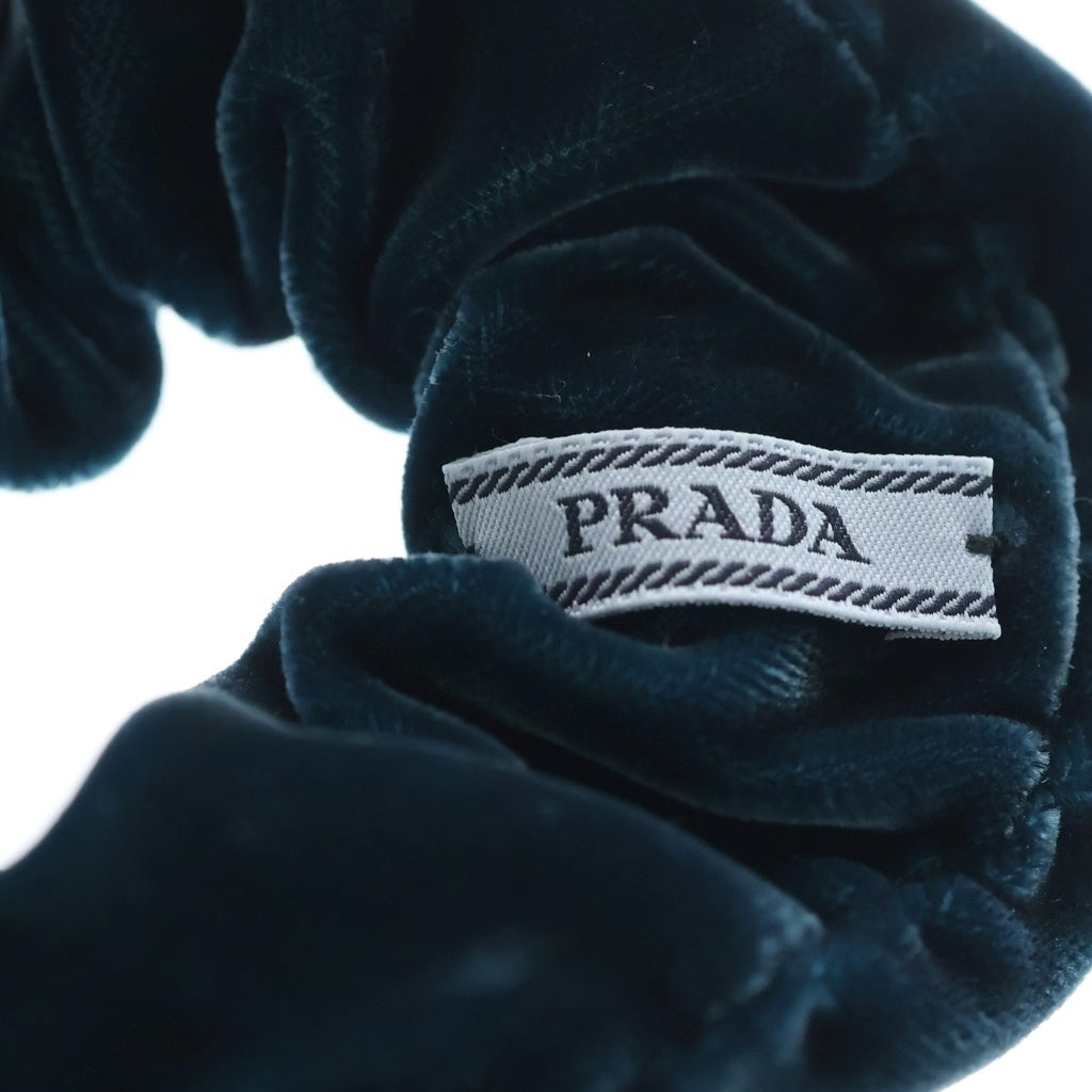 PRADA(プラダ) ベロア ロゴ三角プレート シュシュ ヘアゴム ターコイズブルー ゴールド金具 レディース