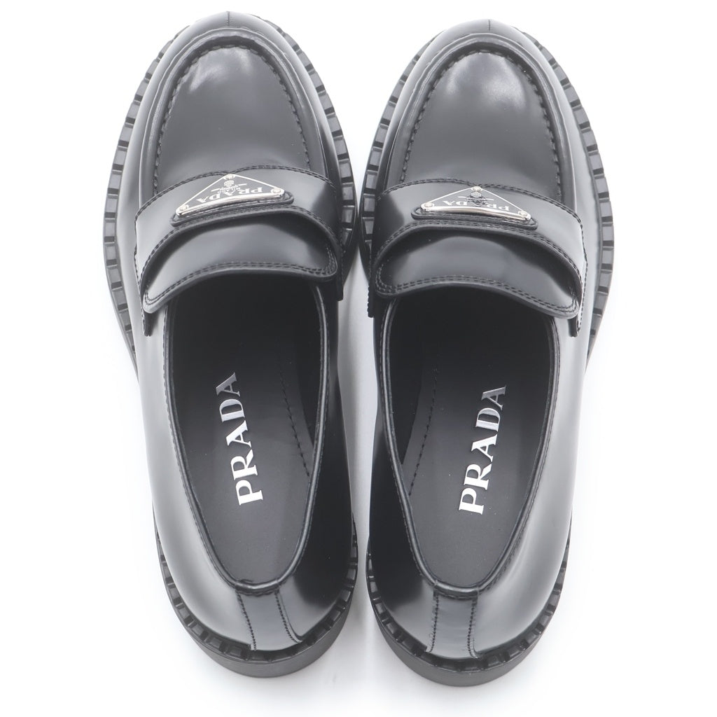 PRADA(プラダ) トライアングルロゴプレート レザーローファー 革靴 シューズ ブラック