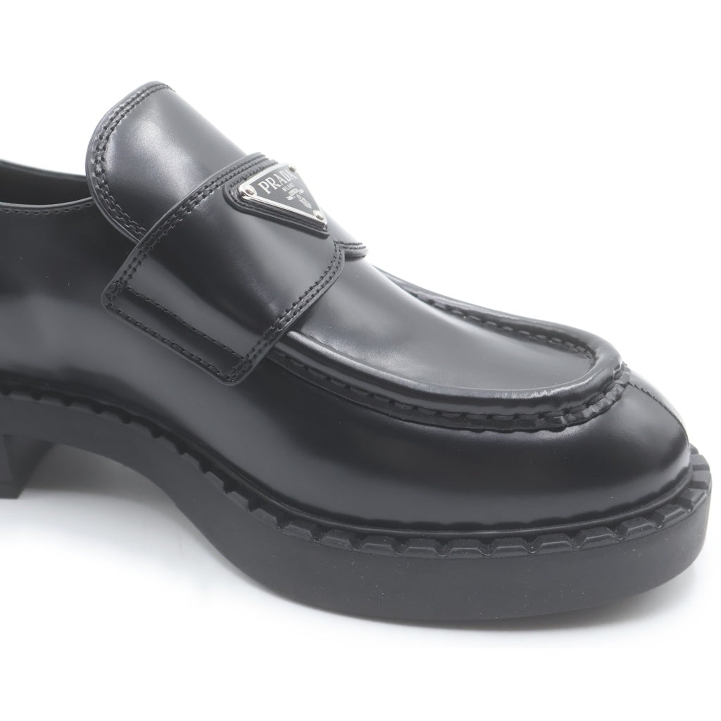 PRADA(プラダ) トライアングルロゴプレート レザーローファー 革靴 シューズ ブラック