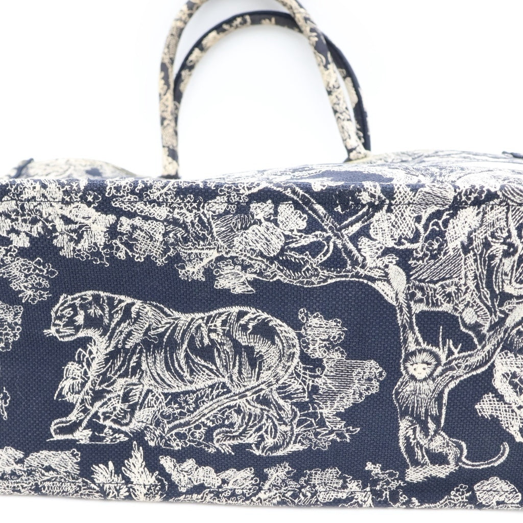 DIOR(ディオール) ブックトート ラージ トワル ドゥ ジュイ リバース エンブロイダリー ハンドバッグ トートバッグ ネイビー ジャガード M1286ZRGO_M35I レディース
