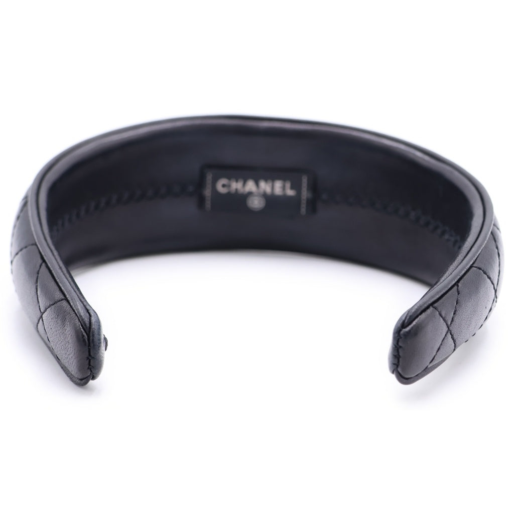 CHANEL(シャネル) シャネル ロゴ カチューシャ ヘアバンド ブラック レザー レディース