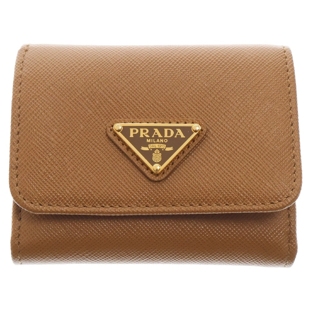 PRADA(プラダ) サフィアーノトライアングルプレートロゴ レザーコンパクトウォレット 三つ折り財布 三角プレート ブラウン 1MH043