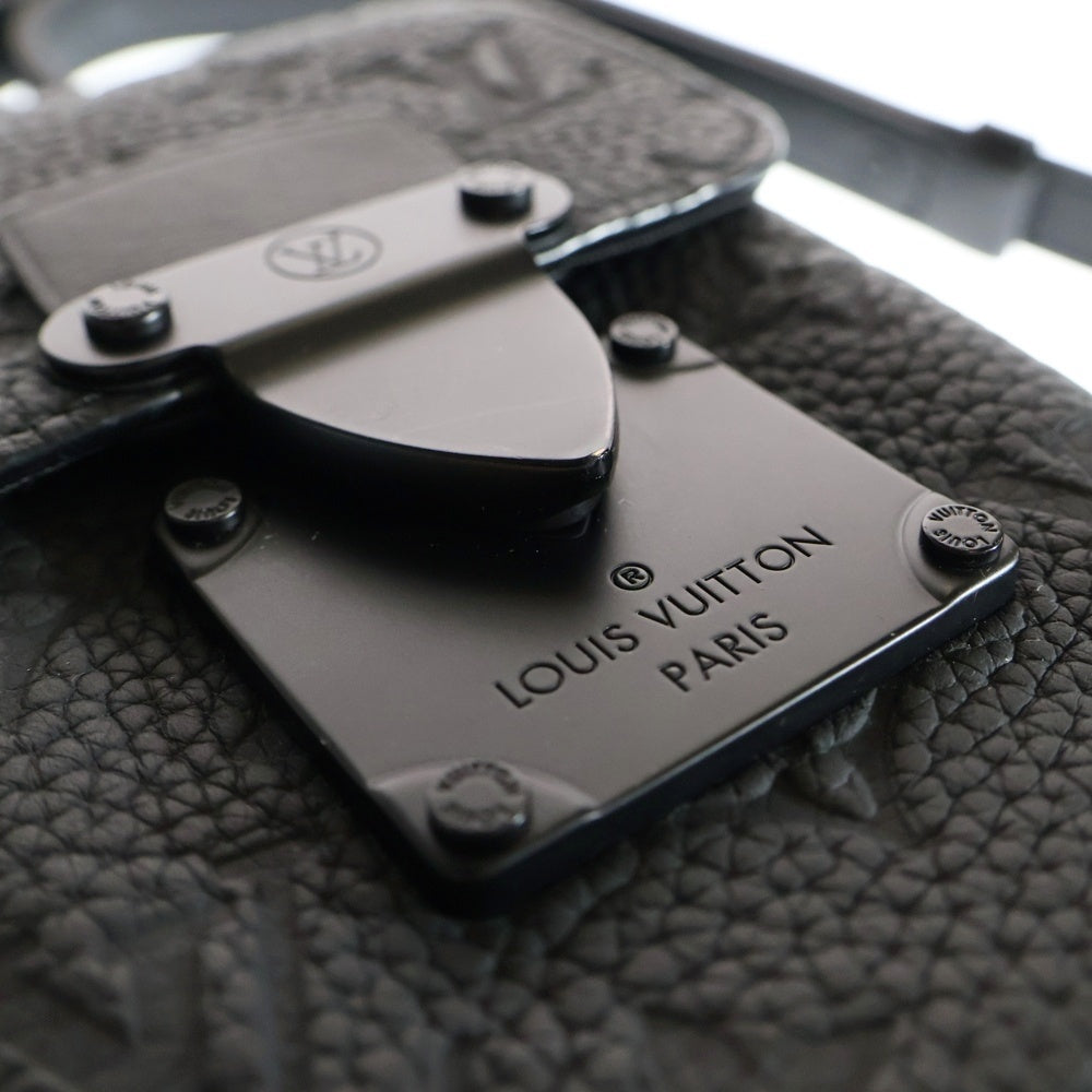 LOUIS VUITTON(ルイヴィトン) Sロック ヴェルティカル ウェアラブル ウォレット モノグラムアンプラント エンボスレザー ショルダーバッグ ポーチ ブラック金具 ブラック M81524
