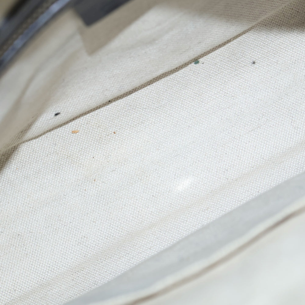 GUCCI(グッチ) GGエンボス メッセンジャーバッグ ショルダーバッグ ブラック カーフスキン 658565 シルバー金具