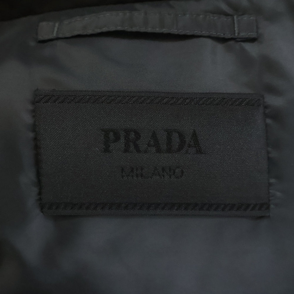 PRADA(プラダ) 25AW トライアングルロゴプレート ナイロン フーデッド ジップアップ ダウンジャケット ブラック SGH070