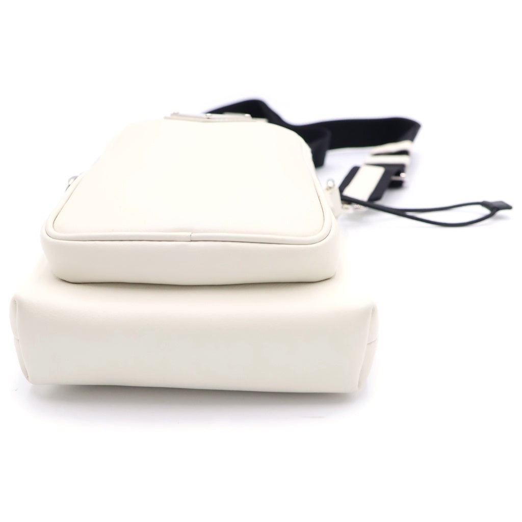 PRADA(プラダ) トライアングルロゴプレート レザー フォンケース ショルダーバッグ シルバー金具 ホワイト 2ZH155 レディース